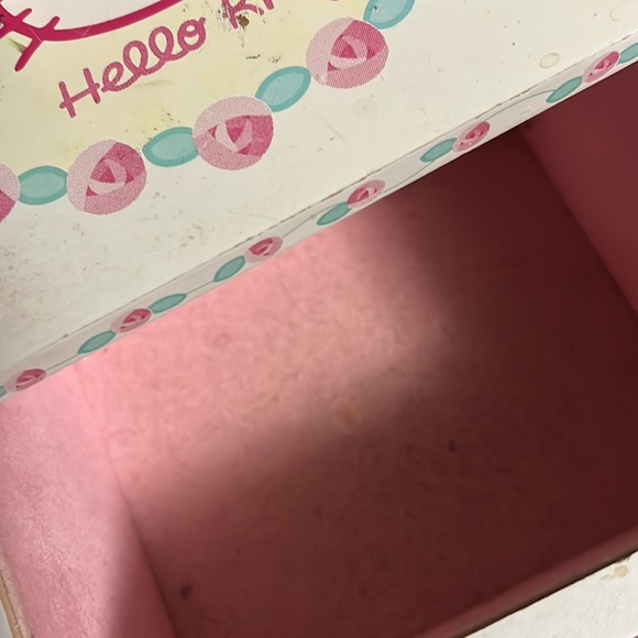 hello kitty box! - Picture 6 of 7